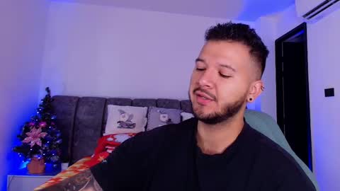 Snapshot of mr_mikee_ chatting on 12-04-25, 03:05 MIKEE online show from 12-04-25, 03:05