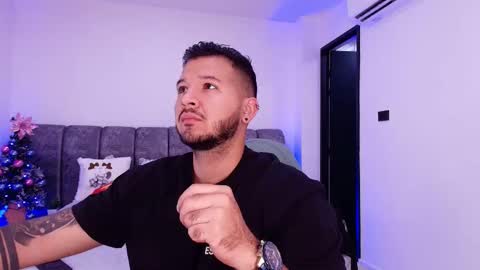 Snapshot of mr_mikee_ chatting on 12-14-25, 03:01 MIKEE online show from 12-14-25, 03:01