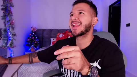 Snapshot of mr_mikee_ chatting on 12-15-25, 03:11 MIKEE online show from 12-15-25, 03:11