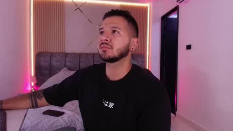 MIKEE online show from 03-25-26, 03:01