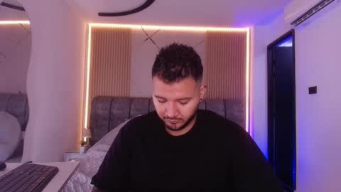 MIKEE online show from 03-30-26, 03:07