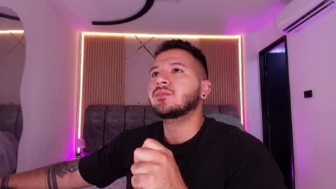 MIKEE online show from 04-15-26, 03:13