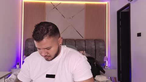 Snapshot of mr_mikee_ chatting on 05-31-26, 03:04 MIKEE online show from 05-31-26, 03:04