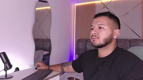 Snapshot of mr_mikee_ chatting on 06-03-26, 03:09 MIKEE online show from 06-03-26, 03:09