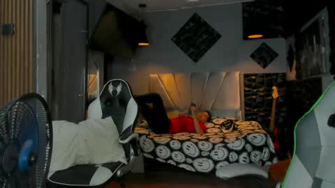mr_mois online show from 05-24-26, 05:34