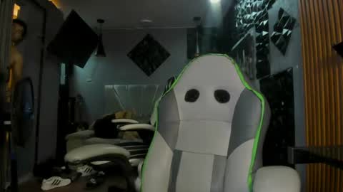 mr_mois online show from 06-18-26, 06:02