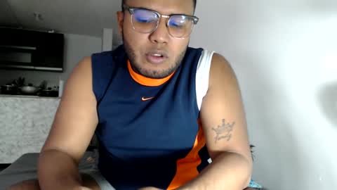 Snapshot of mr_santos01 chatting on 02-11-25, 05:29 Santos online show from 02-11-25, 05:29