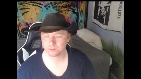 Snapshot of mr_strawberry chatting on 10-15-25, 07:36 mr_strawberry online show from 10-15-25, 07:36