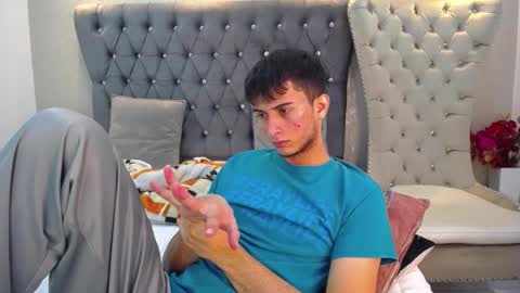 Snapshot of mr_williseo chatting on 03-12-25, 07:28 williseo online show from 03-12-25, 07:28