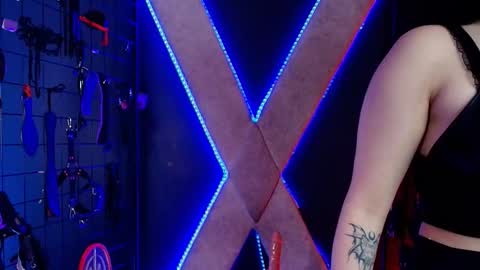 Snapshot of mranii_queen_bdsm_ chatting on 12-18-25, 03:34 mranii_queen_bdsm_ online show from 12-18-25, 03:34