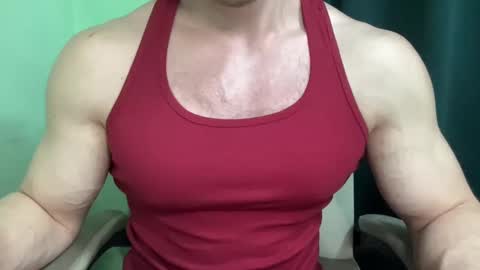 Snapshot of mrbiceps_23 chatting on 12-18-24, 05:00 Mrbiceps23 online show from 12-18-24, 05:00