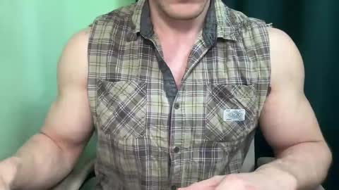 Snapshot of mrbiceps_23 chatting on 12-23-24, 08:22 Mrbiceps23 online show from 12-23-24, 08:22