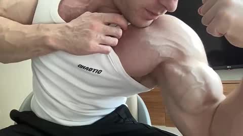 Snapshot of mrbiceps_23 chatting on 01-09-25, 06:38 Mrbiceps23 online show from 01-09-25, 06:38