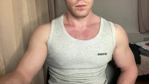 Snapshot of mrbiceps_23 chatting on 01-18-25, 05:04 Mrbiceps23 online show from 01-18-25, 05:04