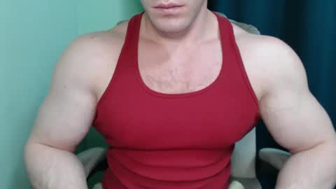 Snapshot of mrbiceps_23 chatting on 02-28-25, 10:39 Mrbiceps23 online show from 02-28-25, 10:39