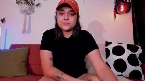 Snapshot of mrbuu_ chatting on 01-17-26, 01:10 Laura online show from 01-17-26, 01:10