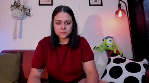 Snapshot of mrbuu_ chatting on 02-02-26, 09:46 Laura online show from 02-02-26, 09:46