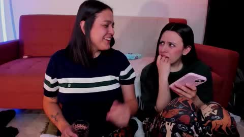 Snapshot of mrbuu_ chatting on 02-15-26, 07:51 Laura online show from 02-15-26, 07:51