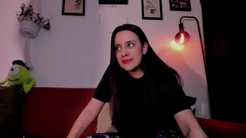 Snapshot of mrbuu_ chatting on 02-23-26, 05:27 Laura online show from 02-23-26, 05:27