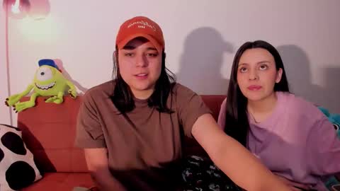 Snapshot of mrbuu_ chatting on 03-09-26, 04:27 Laura online show from 03-09-26, 04:27