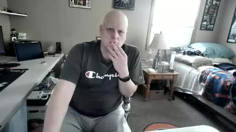 Snapshot of mrclean_55 chatting on 12-17-25, 05:08 MrClean55 online show from 12-17-25, 05:08