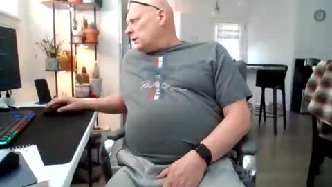 Snapshot of mrclean_55 chatting on 06-23-26, 03:43 MrClean55 online show from 06-23-26, 03:43