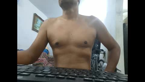 Snapshot of mrdongato01 chatting on 01-04-25, 02:46 Gato online show from 01-04-25, 02:46