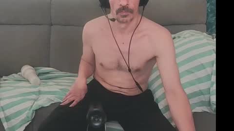 Snapshot of mreurope69 chatting on 11-23-25, 03:39 I am Hardy online show from 11-23-25, 03:39