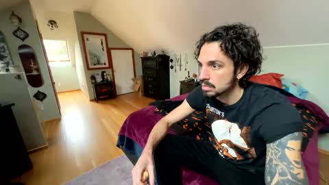 Snapshot of mrfanceypants chatting on 11-18-25, 07:51 mrfanceypants online show from 11-18-25, 07:51