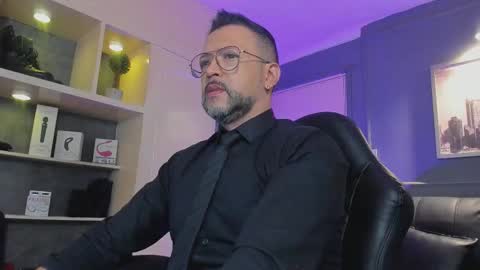 Snapshot of mrfrank_tattoo chatting on 12-18-25, 11:38 MrFrank. online show from 12-18-25, 11:38