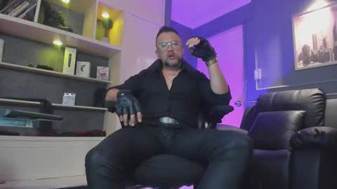 Snapshot of mrfrank_tattoo chatting on 12-20-25, 11:28 MrFrank. online show from 12-20-25, 11:28