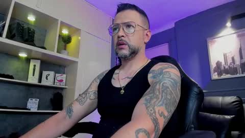Snapshot of mrfrank_tattoo chatting on 01-18-26, 01:48 MrFrank. online show from 01-18-26, 01:48