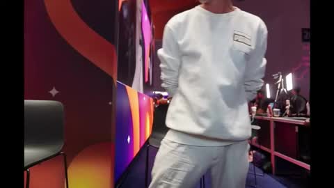 Mr Long online show from 09-28-25, 03:39