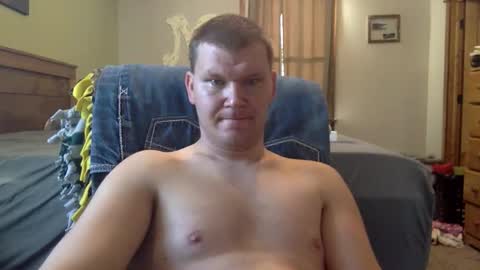 Snapshot of mrlongm8 chatting on 11-19-25, 02:28 mrlongm8 online show from 11-19-25, 02:28