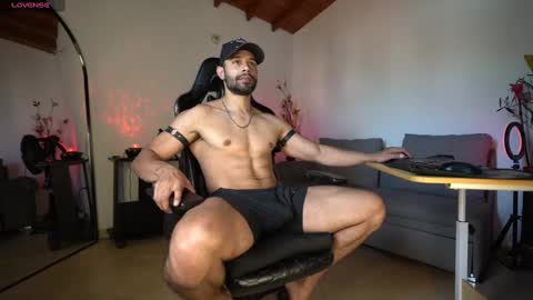 Luis    Instagram   online show from 01-28-25, 09:08