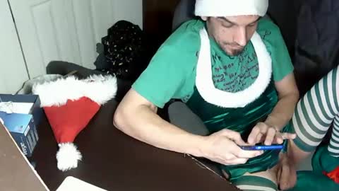 Snapshot of mrmarcxxcam chatting on 12-17-24, 06:02 MrMarc online show from 12-17-24, 06:02