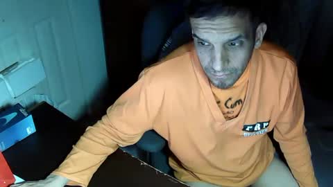 Snapshot of mrmarcxxcam chatting on 01-22-25, 04:34 MrMarc online show from 01-22-25, 04:34