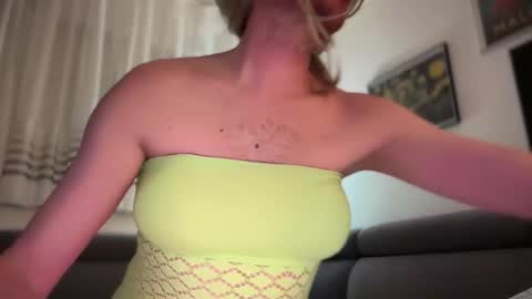 TaleOfLaura online show from 04-09-26, 09:42