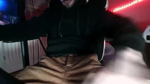 Snapshot of mrrogu3 chatting on 12-01-25, 07:52 MrRogue online show from 12-01-25, 07:52