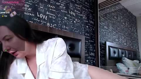 Snapshot of mrs__le chatting on 03-08-25, 12:09 Lara online show from 03-08-25, 12:09