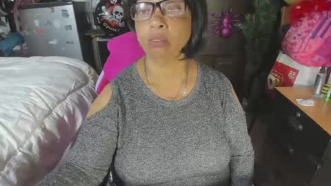 Snapshot of mrs_mommy chatting on 11-10-25, 08:19 mrs_mommy online show from 11-10-25, 08:19