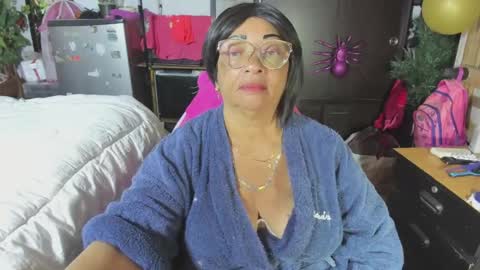 Snapshot of mrs_mommy chatting on 11-18-25, 06:56 mrs_mommy online show from 11-18-25, 06:56