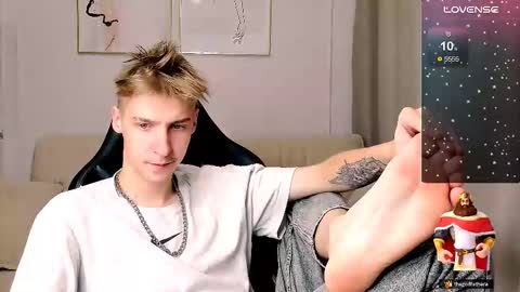 Snapshot of mrsexycum4u chatting on 10-22-25, 06:29 Adam online show from 10-22-25, 06:29