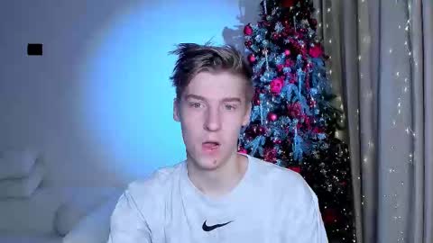 Snapshot of mrsexycum4u chatting on 12-20-25, 07:32 Adam online show from 12-20-25, 07:32