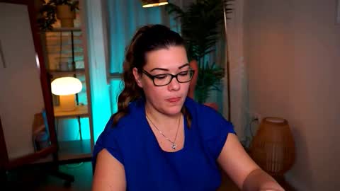 Tamara online show from 12-16-25, 05:40