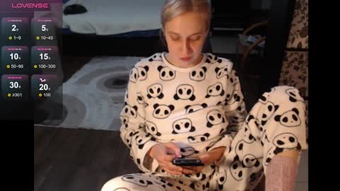 Snapshot of mrsluck chatting on 12-02-24, 03:36 Sasha online show from 12-02-24, 03:36