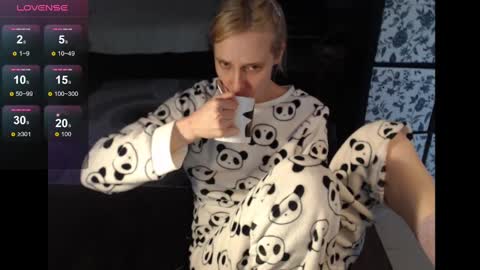 Snapshot of mrsluck chatting on 12-05-24, 07:27 Sasha online show from 12-05-24, 07:27