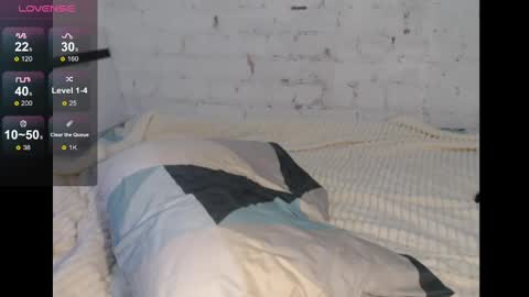 Snapshot of mrsluck chatting on 12-08-24, 02:39 Sasha online show from 12-08-24, 02:39