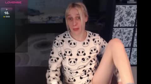 Snapshot of mrsluck chatting on 12-12-24, 08:14 Sasha online show from 12-12-24, 08:14