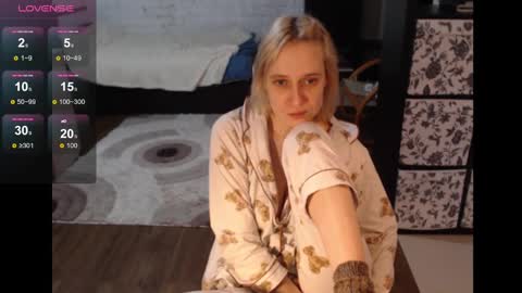 Snapshot of mrsluck chatting on 12-20-24, 09:43 Sasha online show from 12-20-24, 09:43